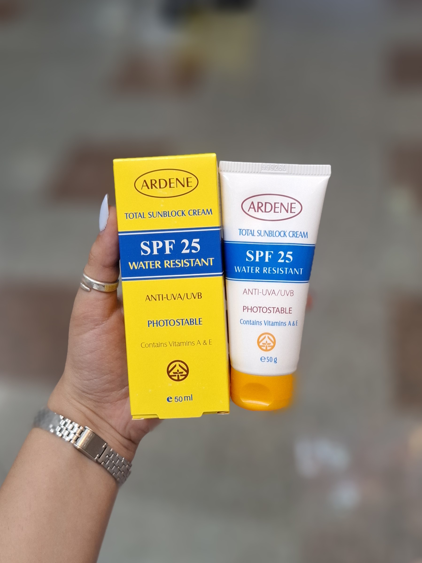 کرم ضد آفتاب SPF25 مناسب پوست های خشک و معمولی آردن 50 میلی لیتریArdene Total Sunblock 50ml Cream