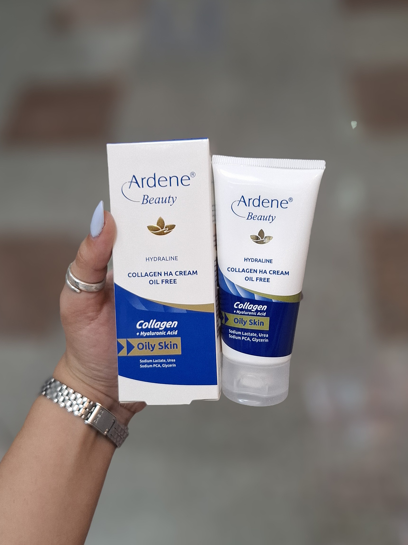 کرم مرطوب کننده و آبرسان آردن بیوتی مدل Hydraline حاوی کلاژن مخصوص پوست های چربArdene Beauty Hydraline Collagen HA Cream For Oily Skin