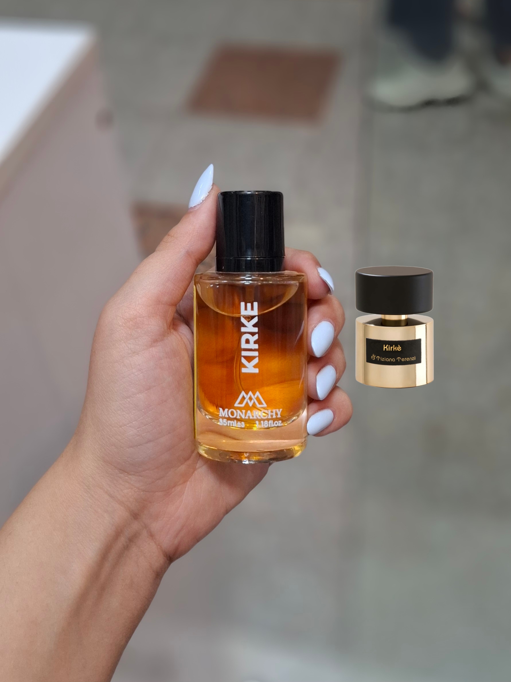 عطر جیبی مردانه و زنانه مونارچی مدل Kirke با رایحه گرم